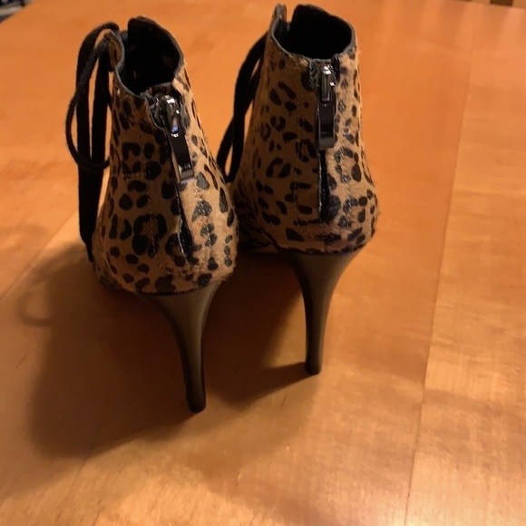 NWT French Connection Quillan Leopard Open Toe Booties 9.5 - Picture 4 of 9